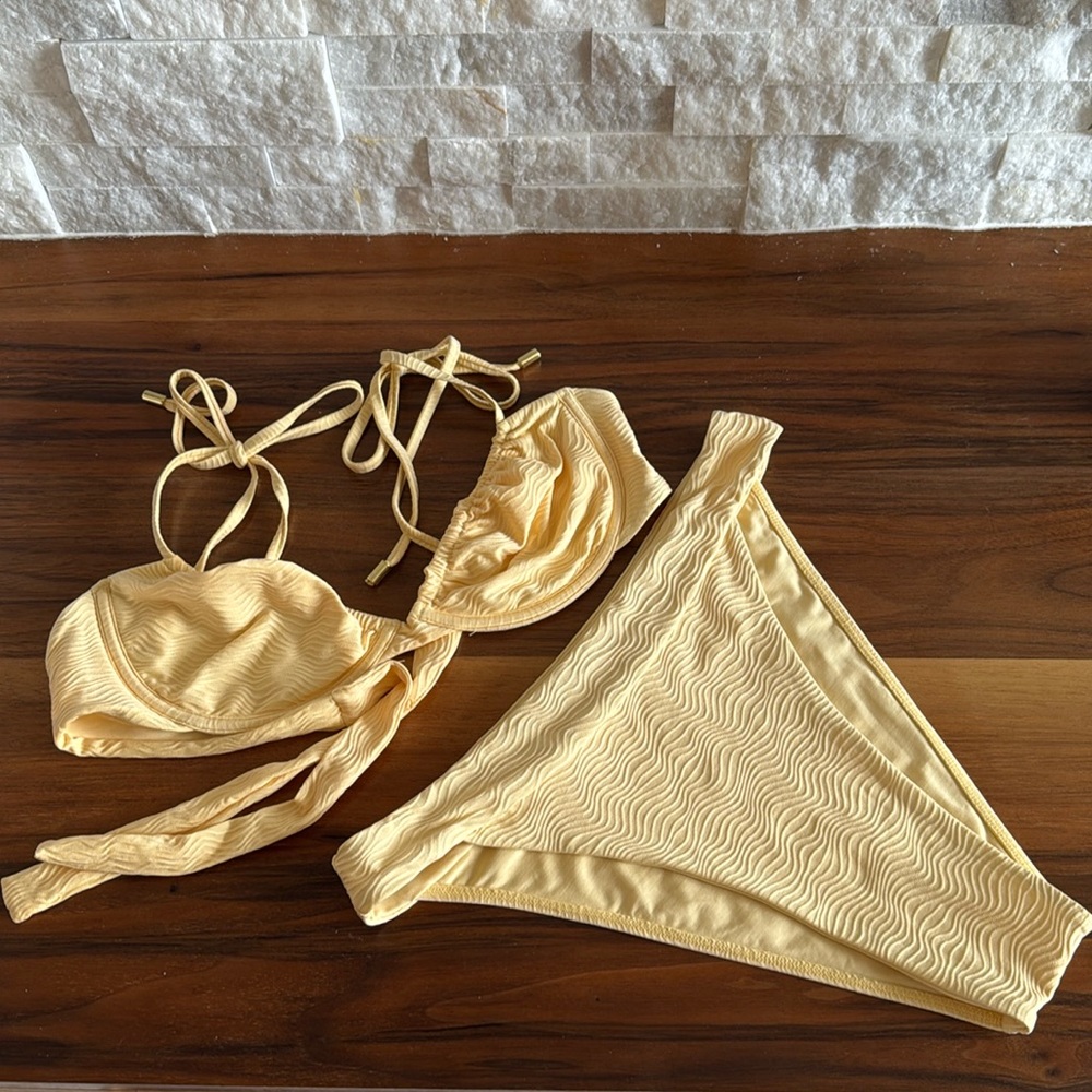 ONLY TOP- Monday Swimwear Bikini top L